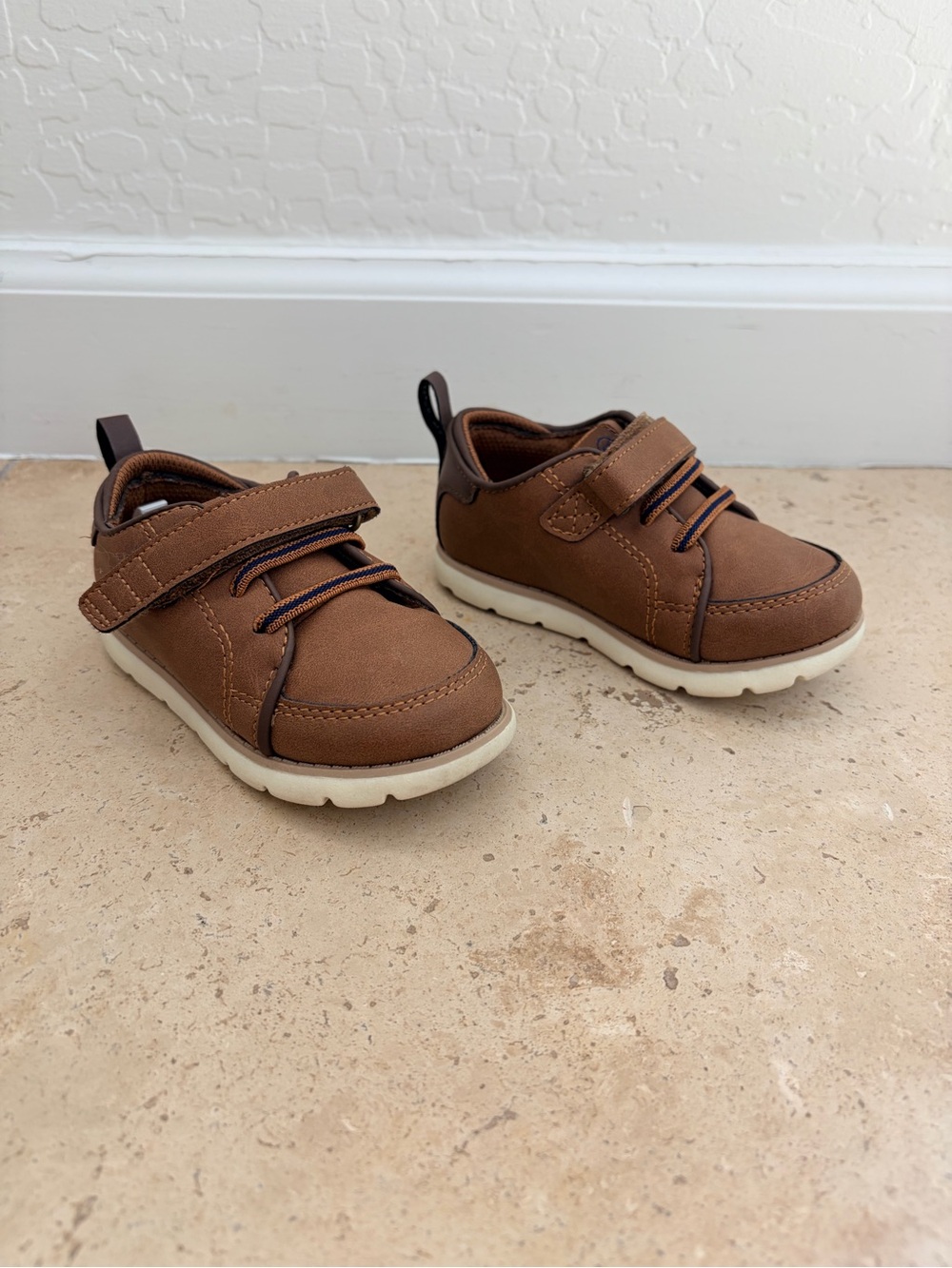 Stride Rite 360 Boys Ethan Sneaker, 7M, Tan